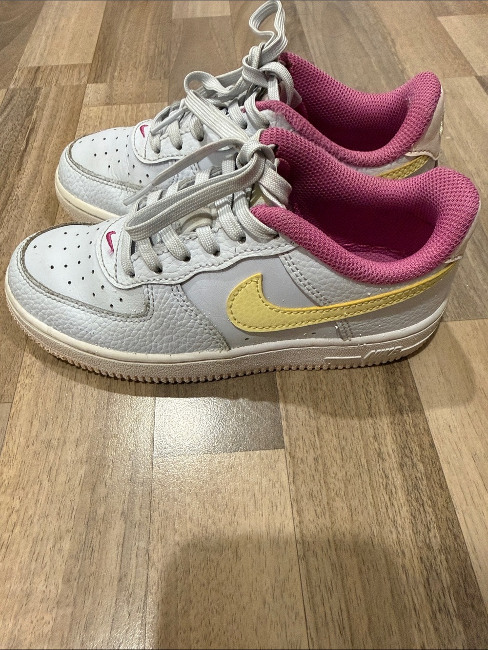 Nike Kids Grey Sneakers with Pink Interior and Yellow Swoosh - Picture 1 of 3